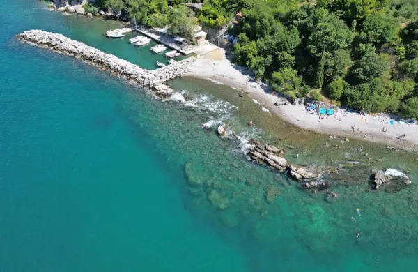 Med Barkovljami in Sesljanom je tudi kriški Mulj, portič s 
smaragdno vodo.