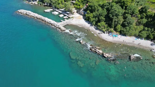 Med Barkovljami in Sesljanom je tudi kriški Mulj, portič s 
smaragdno vodo.