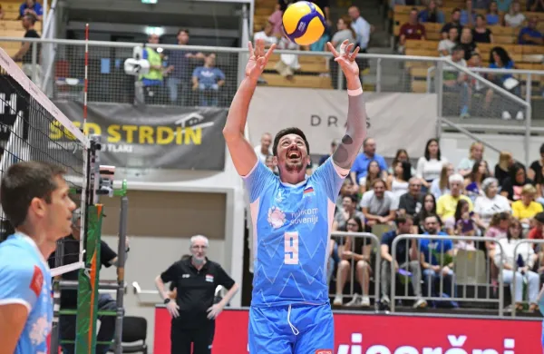 Dejan Vinčić je za Slovenijo odigral 238 tekem.