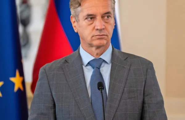 Premier Robert Golob