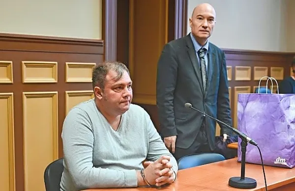 Rusa  Alekseja Konjaškina  (desno  ob njem  odvetnik Aleksander Pevec) so  na 
prvem sojenju spoznali za krivega, a je   višje sodišče sodbo razveljavilo.