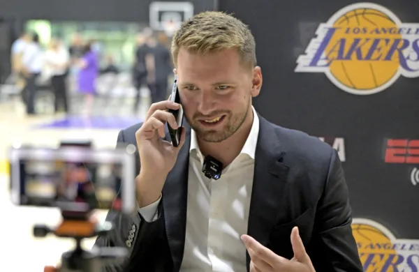 Luka Dončić ob podpisu nove pogodbe z LA Lakers