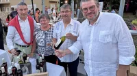 Marija in Božidar Zorjan med direktorjem istrskega turističnega 
združenja Denisom Ivoševićem (levo)  in organizatorjem prireditve 
Che Gusto! Glaucom Bevilacquo.