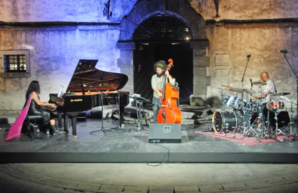 Glasbe sveta je letos sklenila zasedba Omar Hakim Trio.