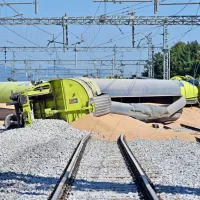 S proge lokomotiva, proti jutru &scaron;e vagoni