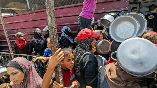 Gaza: zaradi lakote in z njo povezanih težav umrlo že sto otrok