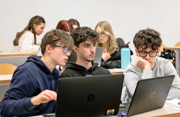 Primorski tehnološki park (PTP) bo prihodnji ponedeljek pričel s 
Poletno šolo umetne inteligence.