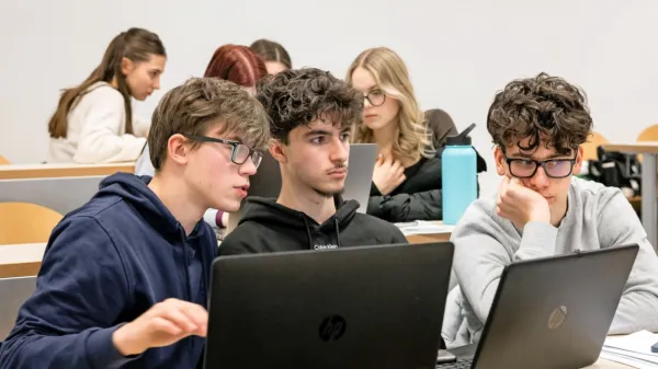 Primorski tehnološki park (PTP) bo prihodnji ponedeljek pričel s 
Poletno šolo umetne inteligence.