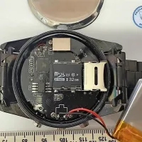 Policisti  so  31-letnemu  Nemcu  zasegli  uro,  v  kateri je  bila  skrita  
kamera.  