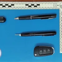 Kamere  skrijejo  tudi  v kemične  svinčnike. 