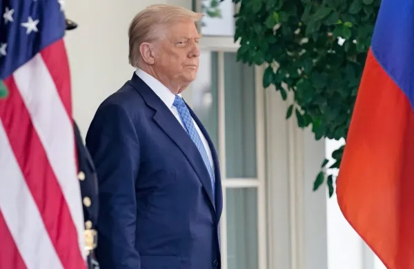 “Polnoč je. Milijarde dolarjev od carin sedaj pritekajo v Združene 
države Amerike,” je pred dnevi zapisal Trump.