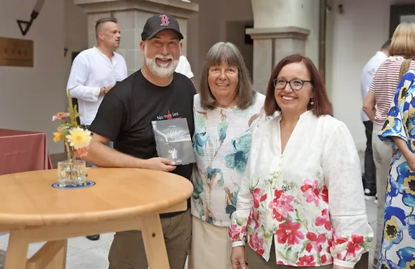 Borut Škabar z lektorico Vesno Lamut Tomc (v sredini) in vodjo založbe Libris Ingrid Celestina