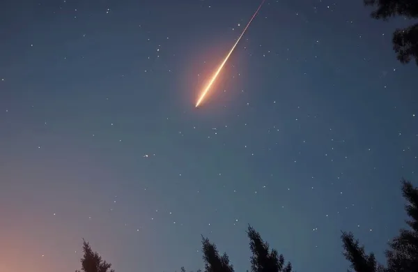 Vrhunec  aktivnosti Perzeidov je bil v noči z 12. na 13. avgusta, a 
nebo bo aktivno tudi nocoj.