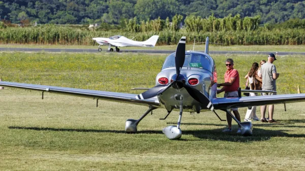 Na letališču pristajajo predvsem zasebna, poslovna in športna 
letala ter helikopterji. 