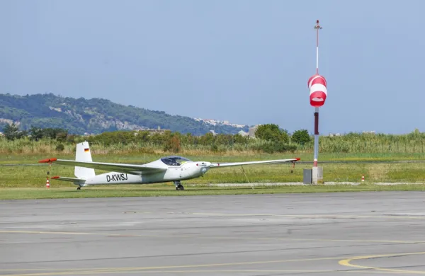 Na merilni postaji na portoroškem letališču so danes popoldne 
izmerili kar 38,6 stopinje Celzija.
