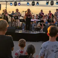 Bend-it! Orchestra ta konec tedna prihajajo na plažo Valdoltra.