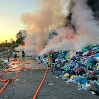 Požar v zbirnem centru Dragonja poga&scaron;en, intervencija gasilcev trajala do jutra (FOTO, VIDEO)