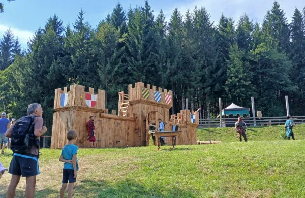 Erazmovi viteški dnevi vrnili Postojno v srednji vek