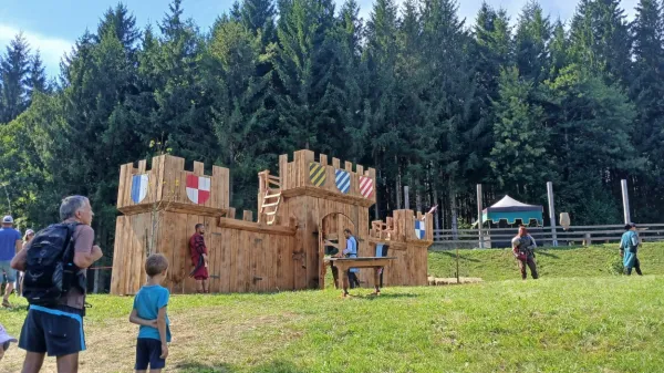 Erazmovi viteški dnevi vrnili Postojno v srednji vek