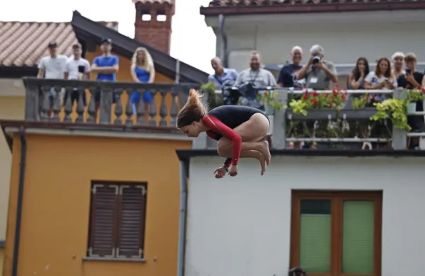 V skokih z višine so se pomerili skakalci s štirih celin