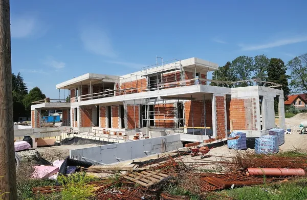 Gradnja vile Luke Dončića je v polnem teku.