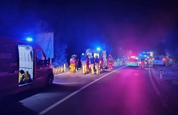 V levem ovinku pred motovunskim križiščem sta Tržačana  tik pred sorodniki 'izginila' s  ceste.