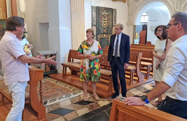 Danes je Novo Gorico obiskal častni konzul Luksemburga v Franciji 
in eden od še živečih daljnih potomcev rodbine zadnjega francoskega kralja, Karla X., Jean-Philippe Carpentier (v sredini).