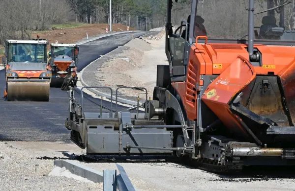 Lažni nizozemski asfalterji ponujajo poceni presežni asfalt z naših 
gradbišč. (Fotografija je simbolična)