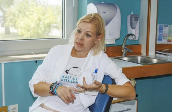 Specialistka transfuzijske medicine dr.  Anja Rakušček si želi, da bi 
med krvodajalce uspeli privabiti več mladih - in jih tudi zadržati.