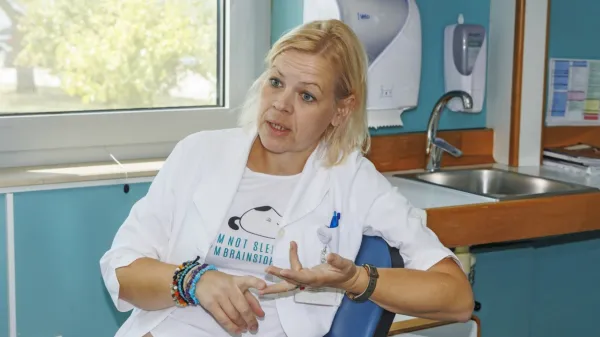 Specialistka transfuzijske medicine dr.  Anja Rakušček si želi, da bi 
med krvodajalce uspeli privabiti več mladih - in jih tudi zadržati.