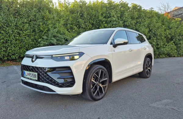 Tayron je postal samostojni volkswagnov model, čeprav je zrasel 
na tehnični osnovi tiguana.