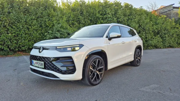 Tayron je postal samostojni volkswagnov model, čeprav je zrasel 
na tehnični osnovi tiguana.
