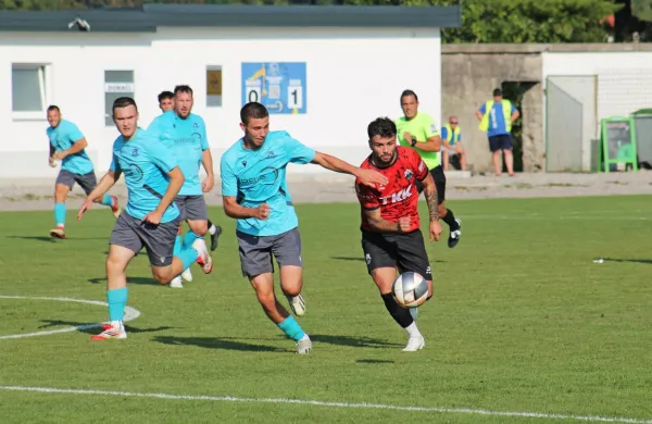 Bistričani (v modrih dresih) so na tretjeligaškem uvodu pretekli 
konec tedna doma klonili pred Tolminci. 