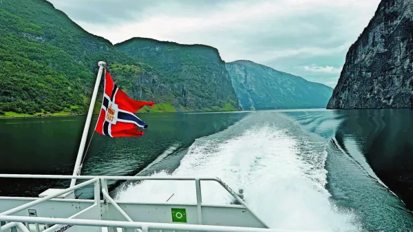 Norveško pokrajino nezgrešljivo določajo številni fjordi.