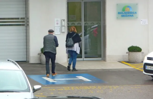 

Glede zdravstvenega centra trenutno preverjajo, ali bi ga lahko   
zgradili blizu bolnišnice Sežana.