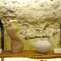 V Vipavskem Križu odprli razstavo keramičnih vaz (FOTO)