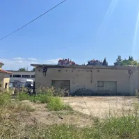  Pri svojih načrtih lastnik zemljišča ni upošteval bližine novoveške 
cerkve in pripadajočega nekdanjega mestnega pokopališča. 