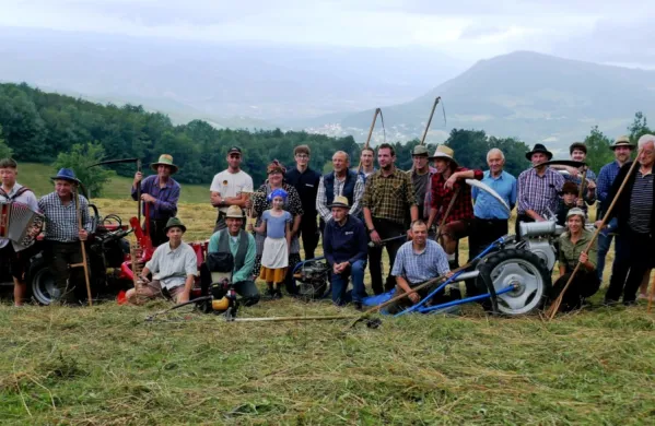 Društvo Trillek s Košnjo po starem ohranja tradicijo in spomin na 
nekdanje življenje. 