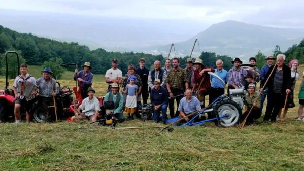 Društvo Trillek s Košnjo po starem ohranja tradicijo in spomin na 
nekdanje življenje. 
