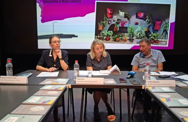 Novo sezono Kulturnega doma Nova Gorica so predstavili (z leve): 
vodja filmskega programa in kulturno-umetnostne vzgoje Mateja 
Poljšak Furlan,   nekdanja direktorica in zdaj vodja  Mestne galerije 
Pavla Jarc in novi direktor Kulturnega doma Nova Gorica Andrej 
Šušmelj.  