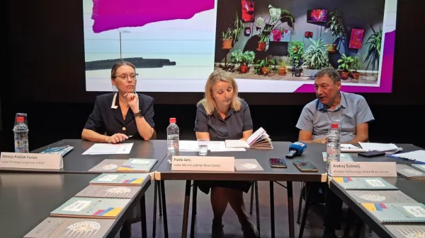 Novo sezono Kulturnega doma Nova Gorica so predstavili (z leve): 
vodja filmskega programa in kulturno-umetnostne vzgoje Mateja 
Poljšak Furlan,   nekdanja direktorica in zdaj vodja  Mestne galerije 
Pavla Jarc in novi direktor Kulturnega doma Nova Gorica Andrej 
Šušmelj.  