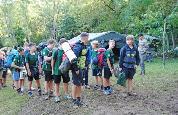 Udeležence tabora je med drugim čakal tudi  jutranji pohod. 