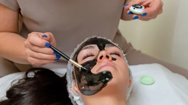 Maske iz gline so izdelane iz surovin, ki naravno vsebujejo težke 
kovine.