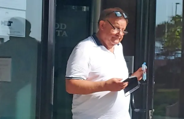 Dieter  Kaas  je    povedal, da je  bil  zaveden  in  da  je  tudi sam  oškodovan.  