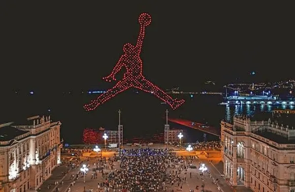 Michael Jordan danes v Trstu dobi spominsko ploščo
