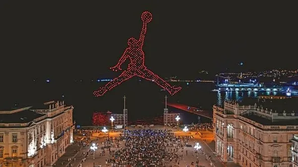 Michael Jordan danes v Trstu dobi spominsko ploščo