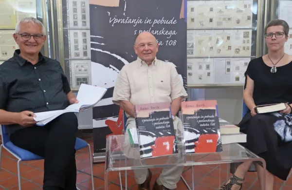 Samo Bevk je po predstavitvi tretjega dela vprašanj in pobud iz 
šestih poslanskih mandatov v Botaničnem vrtu v Ljubljani,  knjigo 
predstavil tudi v domači Idriji.