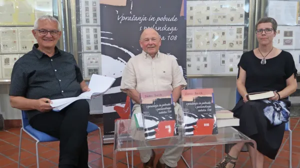 Samo Bevk je po predstavitvi tretjega dela vprašanj in pobud iz 
šestih poslanskih mandatov v Botaničnem vrtu v Ljubljani,  knjigo 
predstavil tudi v domači Idriji.