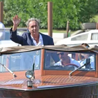 Festival bo odprl nov film italijanskega režiserja Paola Sorrentina 
La Grazia. 