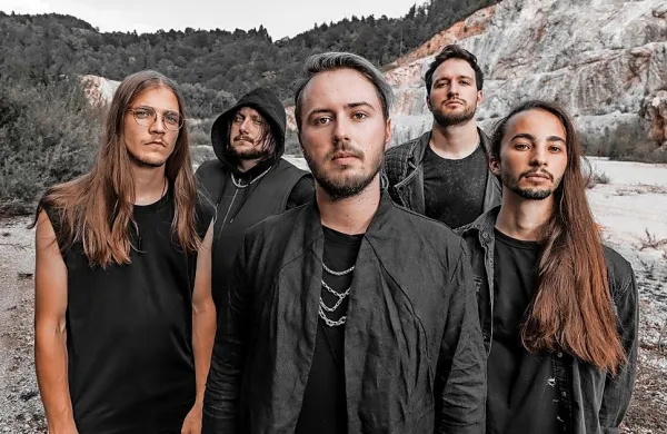  Zasedba  Hei’An predstavlja svoj najnovejši single What Do You 
Have to Save?, ki zaključuje prihajajoči album Kiss Our Ghosts 
Goodbye.      